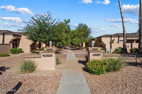 20003 Greenview Dr, Sun City, AZ 85375-5580