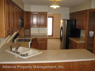 5005 Vista Acres Dr, Manhattan KS  66503-8408 exterior