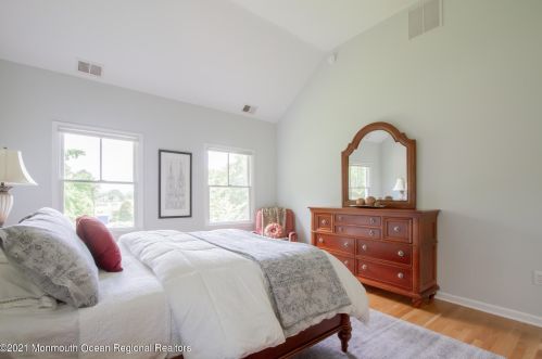 32 Carriage House Ln, Little Silver NJ  07739-1729 exterior