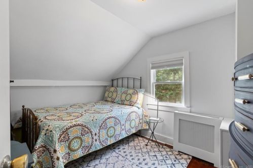 99 Book Hill Rd, Essex CT  06426-1322 exterior