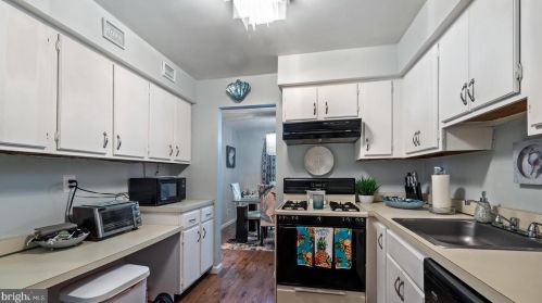 524 Woodmill Dr, East Windsor NJ  08512-2511 exterior