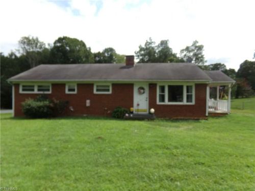 371 Curtis St, Parks Crossroads NC  27316-9510 exterior