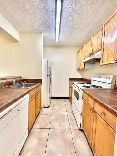 710 Meadows Cir, Boynton Beach FL  33436-8927 exterior