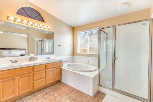 679 Apricot Ct, Los Banos CA  93635-9691 exterior