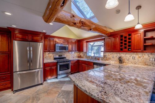 1161 Tomahawk Ln, South Lake Tahoe, CA 96150-5274