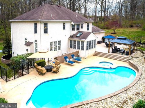 1350 Skelp Level Rd, Downingtown PA  19335-4042 exterior