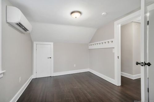 346 Middlebury Rd, Waterbury CT  06762-2601 exterior