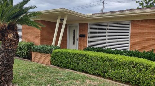 6621 Fairway Dr, Galveston, TX 77551-1813