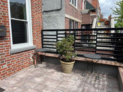 2545 Radcliff Ave, Bronx NY  10469-4205 exterior
