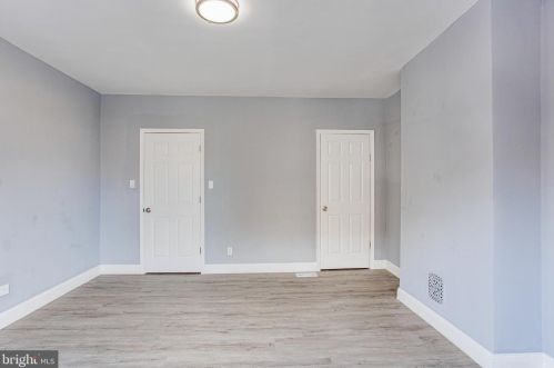 6526 Chew Ave, Philadelphia PA 19120-2332 exterior