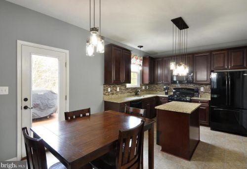 1432 Chesterfield Rd, Locust Grove VA  22508-3131 exterior