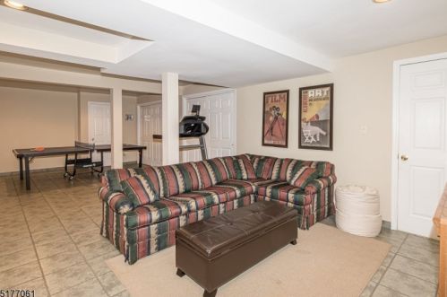 3 Shirewood Dr, Scotch Plains NJ 07076-2513 exterior