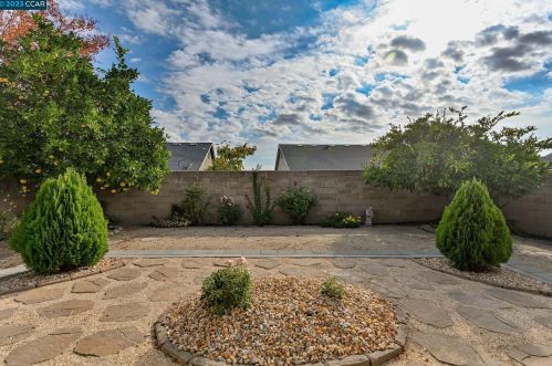 373 Bartlett Ln, Vacaville CA  95687-3128 exterior