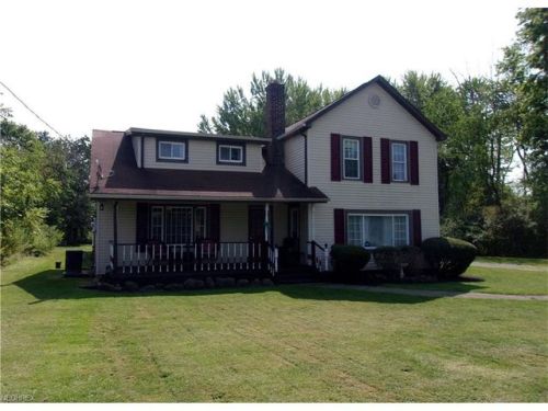 895 Elmwood Dr, Hubbard, OH 44425-9701
