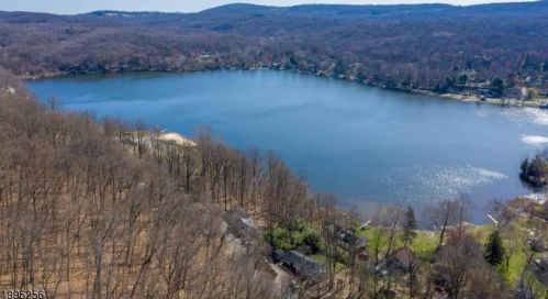 1 Lewis Ln, Belvidere NJ  07823-3123 exterior