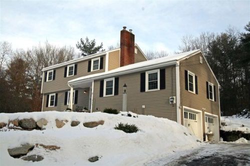 11 Northfield Rd, Amherst, NH 03031-2620