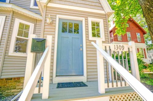 1309 Drake St, Madison, WI 53715-1631