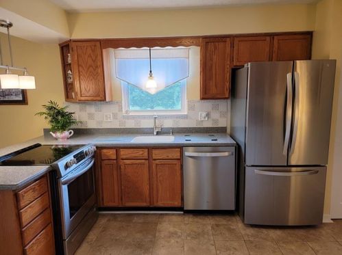 235 Hooks Ln, Canonsburg, PA 15317-1843