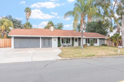 15690 Alvarado St, Lake Elsinore, CA 92530-6964