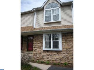12 Pearl Dr, Gardenville, PA