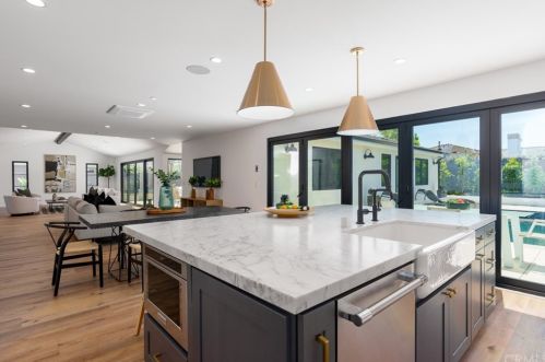 1712 Tradewinds Ln, Newport Beach CA  92660-4312 exterior