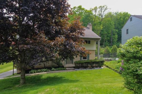 468 Sharon Rd, Moon Twp, PA 15108-2668