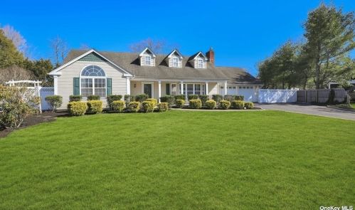 6 Skyvue Ct, South Setauket, NY 11720-1202