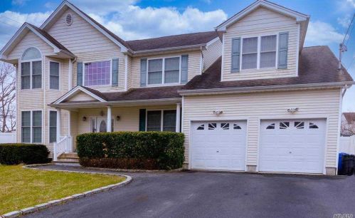 320 Vernon St, Huntington Station, NY 11746-7023