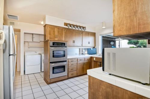 2980 Nichols St, San Diego CA  92106-3425 exterior