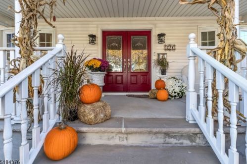 321 Willow Ave, Garwood, NJ 07027-1328