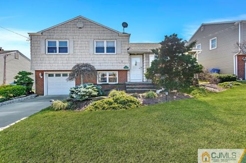13 Lambert St, Woodbridge, NJ 07095-1911