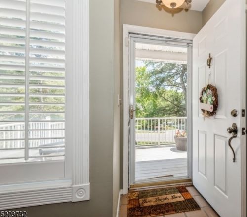 44 Bentley Ct, Bedminster, NJ 07921-1418