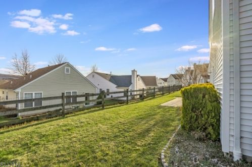 65 Kensington Cir, Belvidere NJ  07823-1700 exterior