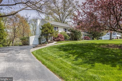 829 Nathan Hale Rd, Berwyn, PA 19312-2006