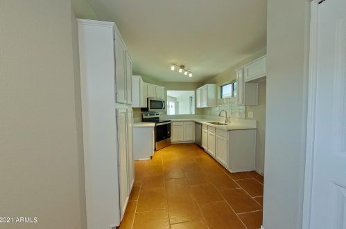 3633 Wahalla Ln, Glendale AZ 85308-7085 exterior