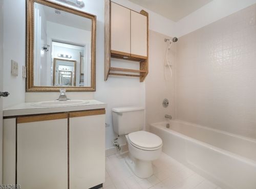 1 Stonyridge Dr, Lincoln Park NJ  07035-2238 exterior