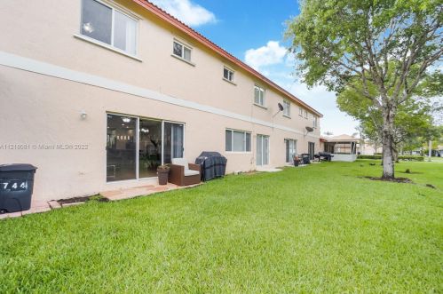 744 208th Dr, Hollywood FL  33029-2148 exterior