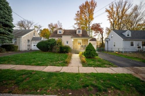 352 7th Ave, Roselle, NJ 07203-2159