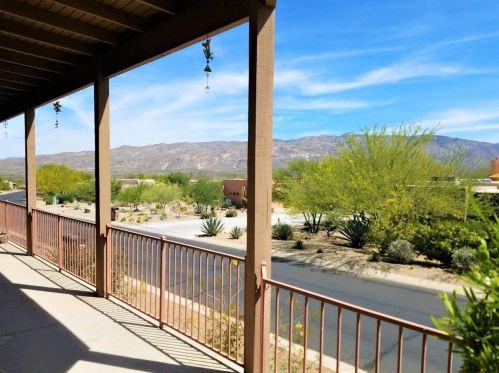 7832 Galileo Ln, Tucson, AZ 85747-9606