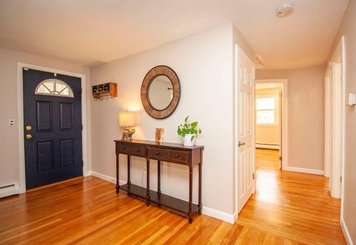 132 Haverhill Rd, Salem NH  03079-1243 exterior