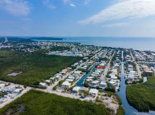 16 Corrine Pl, Key Largo FL 33037-4203 exterior