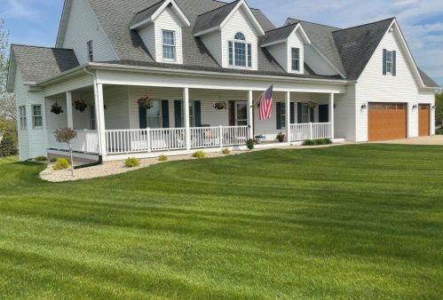 7111 Town Line Rd, Waterford, WI 53185-1949