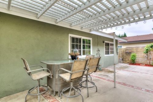 4865 Hazelnut Ave, Seal Beach CA  90740-3018 exterior