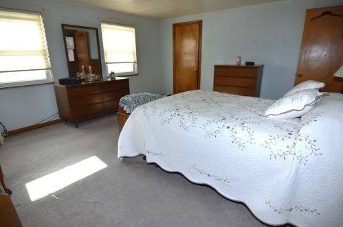 226 Marigold St, Whitaker PA  15120-2233 exterior