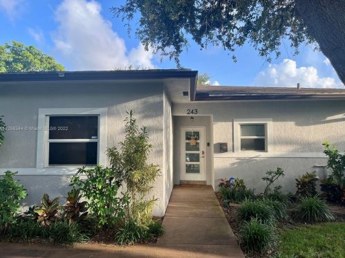 243 5th St, Dania Beach FL  33004-4143 exterior