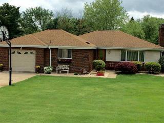 208 Springer Dr, Moon Twp, PA 15108-2526