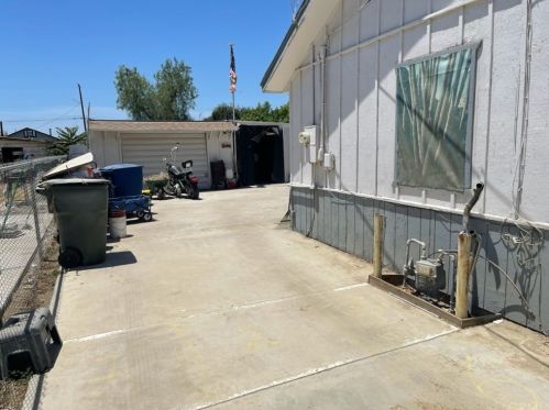 11400 Rose St, Lamont, CA 93241-2745