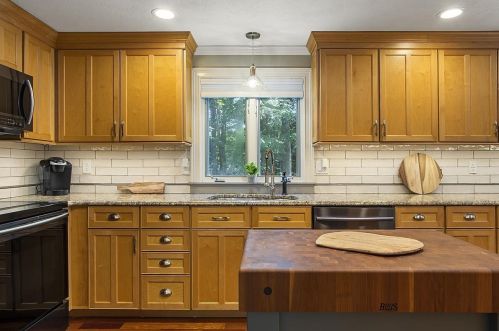 31 Geisser Rd, Hampstead, NH 03841-2167