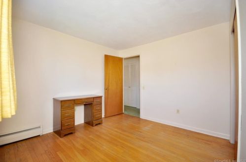 50 Gardner St, Manchester CT 06040-6606 exterior