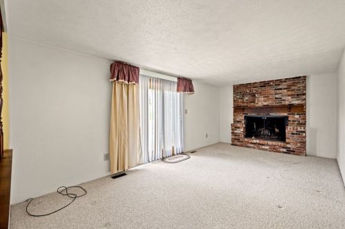 1220 Harvest Ct, Bridgeville PA  15017-1108 exterior